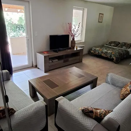 Entier Chez Hélène *