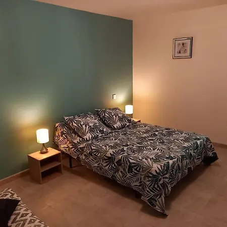 Entier Chez Hélène