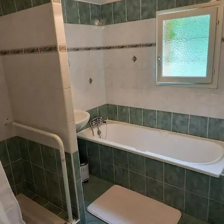 Entier Chez Hélène